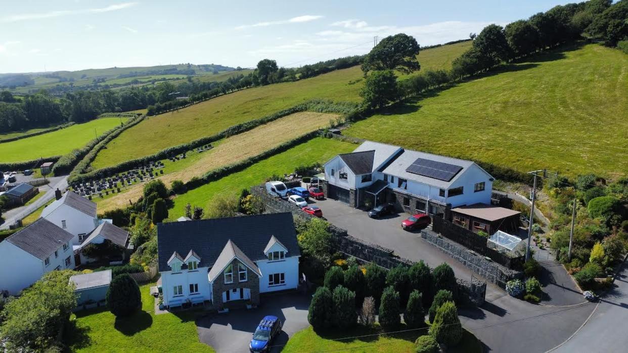 Llanfihangel-y-Creuddyn Y Grange B&B 외부 사진