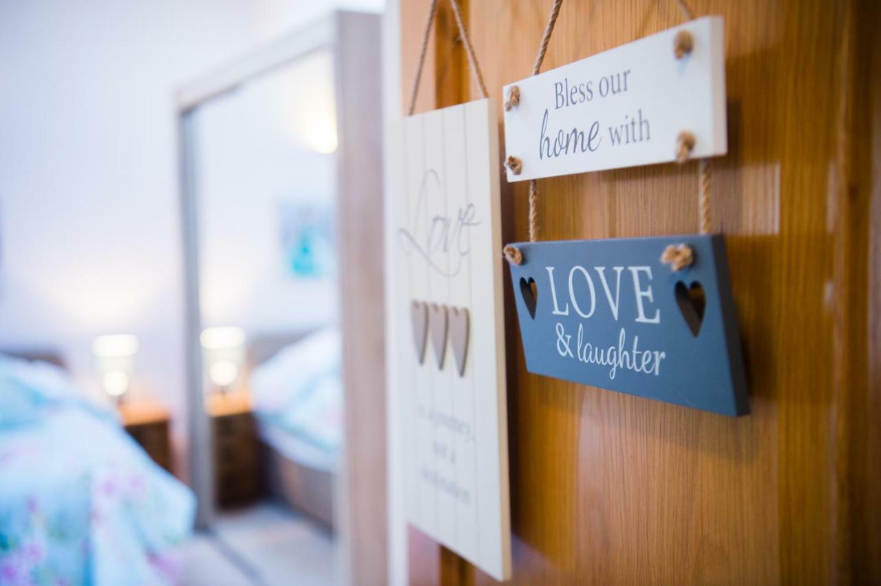 Llanfihangel-y-Creuddyn Y Grange B&B 외부 사진