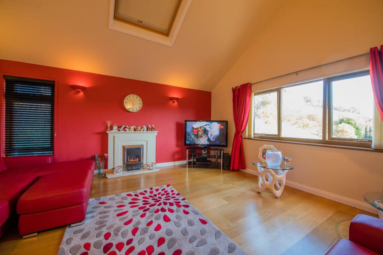 Llanfihangel-y-Creuddyn Y Grange B&B 외부 사진