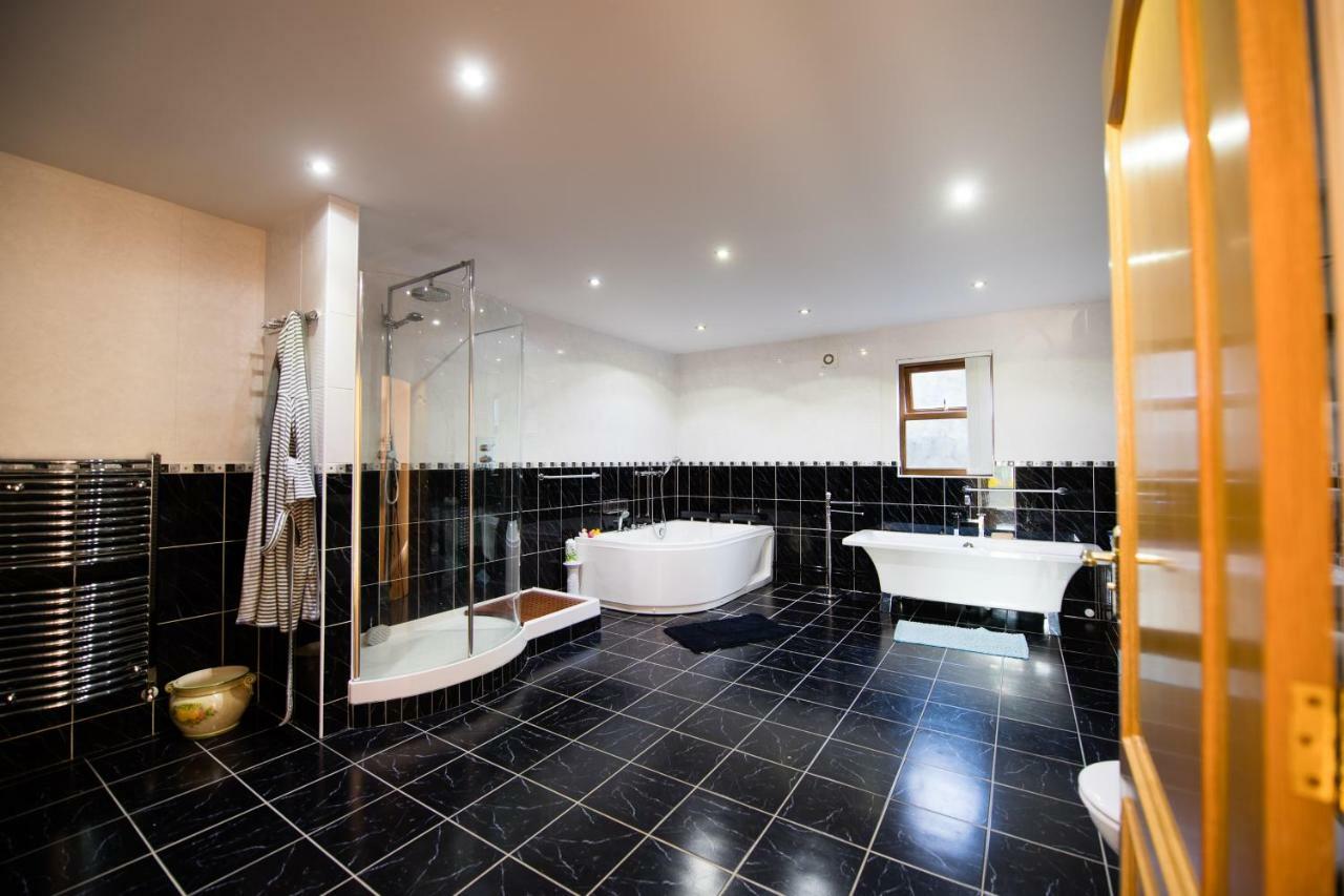 Llanfihangel-y-Creuddyn Y Grange B&B 외부 사진