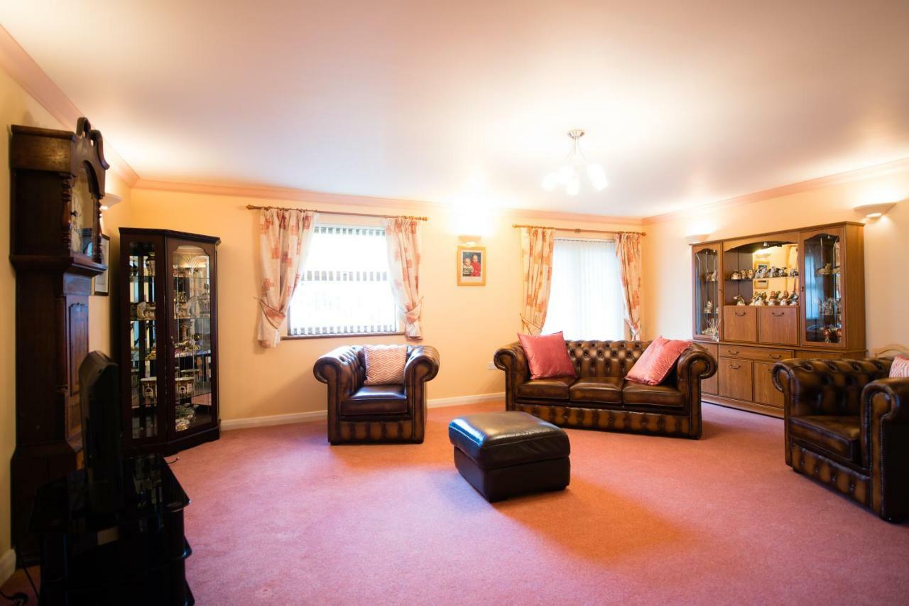 Llanfihangel-y-Creuddyn Y Grange B&B 외부 사진