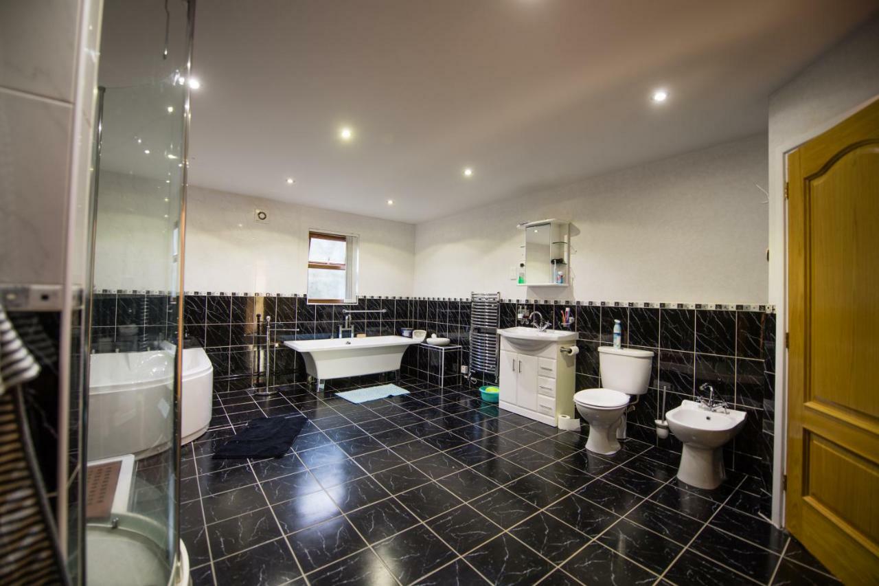 Llanfihangel-y-Creuddyn Y Grange B&B 외부 사진