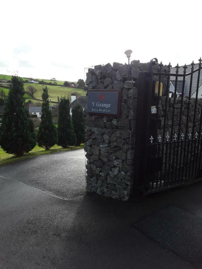 Llanfihangel-y-Creuddyn Y Grange B&B 외부 사진