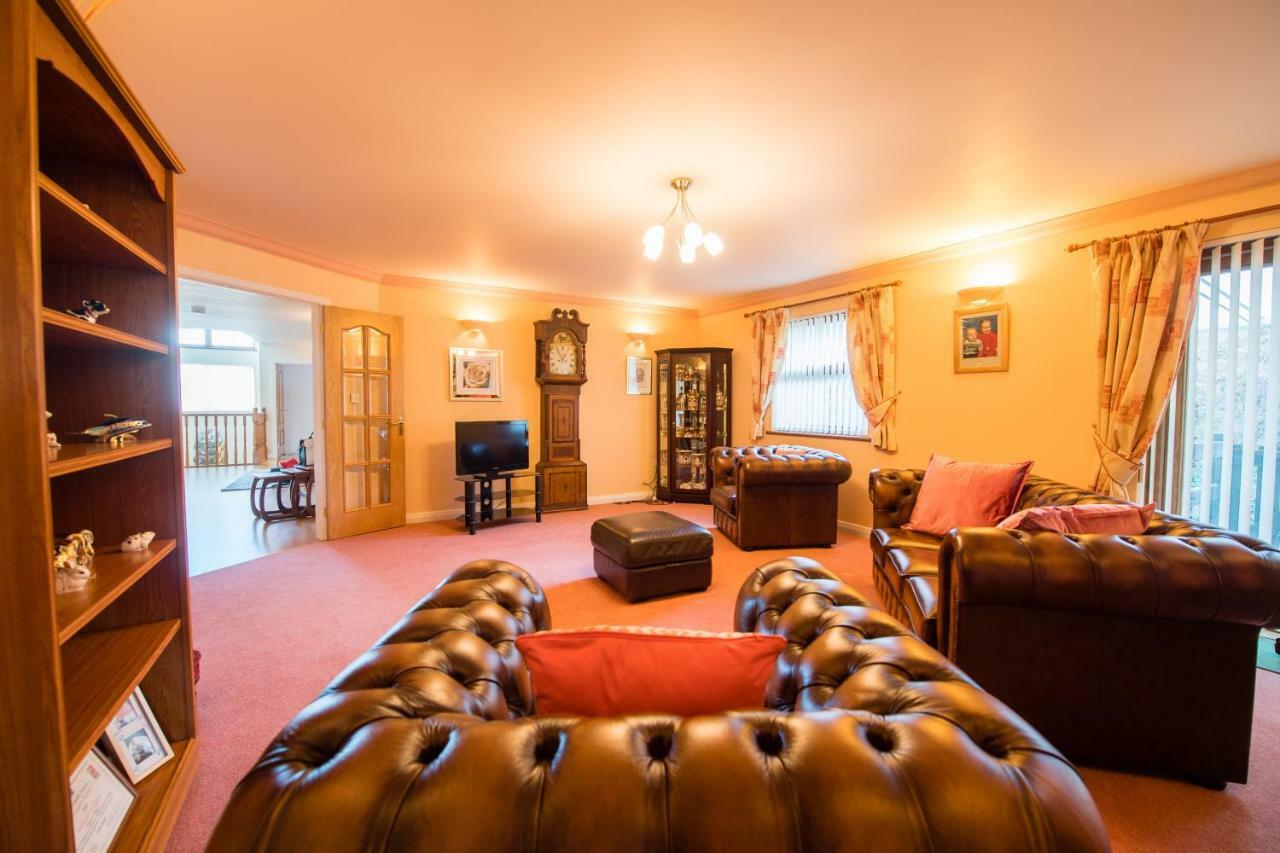 Llanfihangel-y-Creuddyn Y Grange B&B 외부 사진