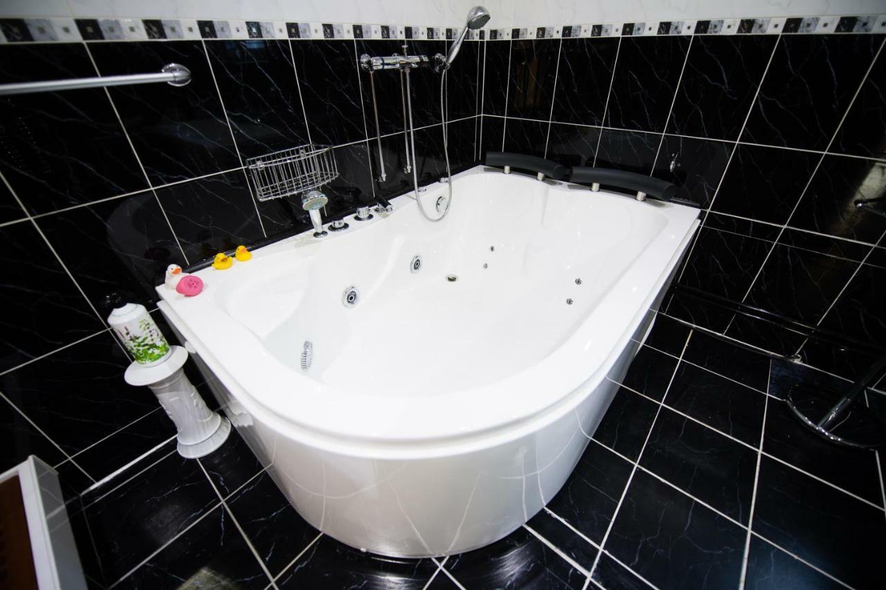 Llanfihangel-y-Creuddyn Y Grange B&B 외부 사진