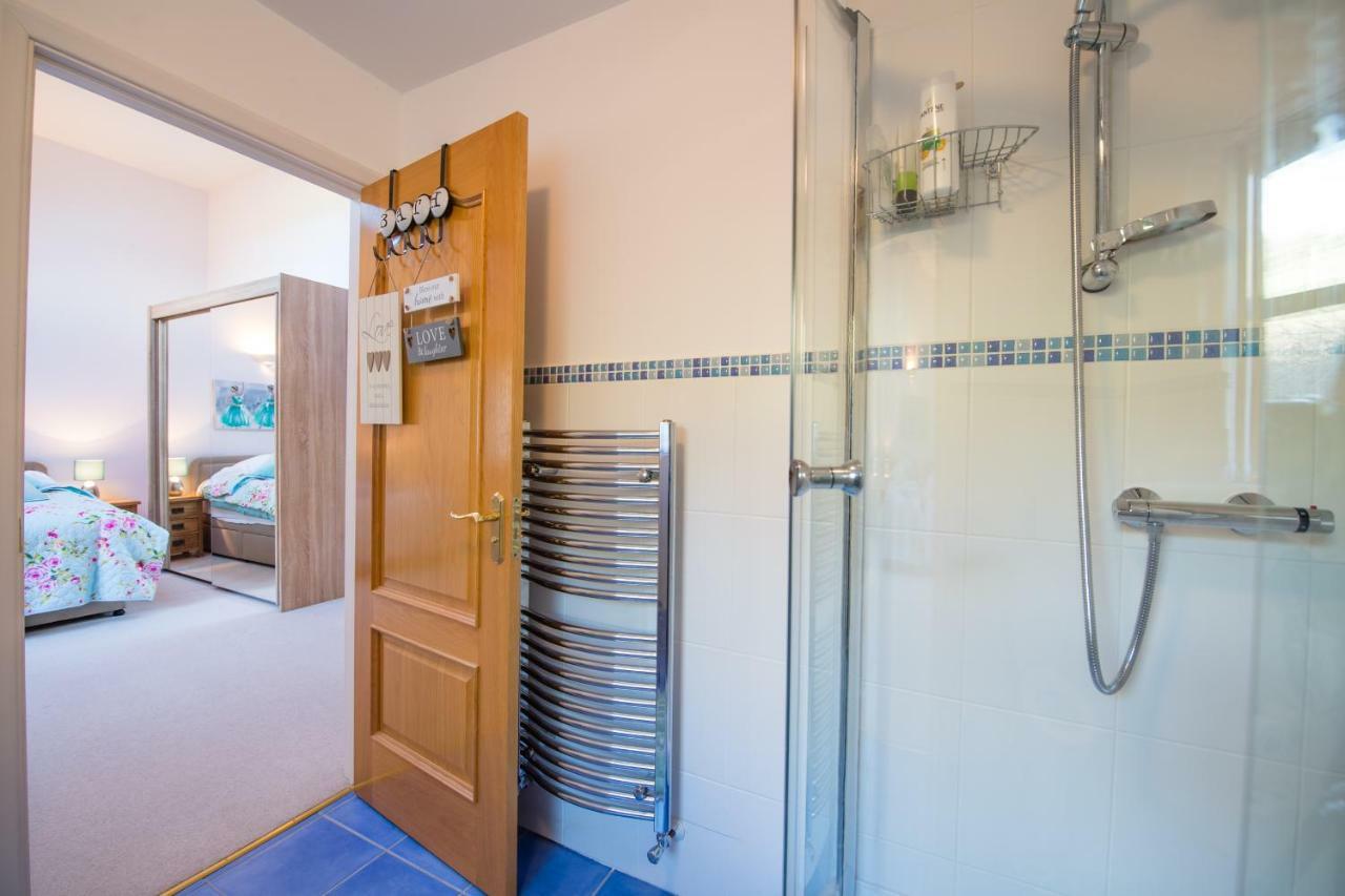 Llanfihangel-y-Creuddyn Y Grange B&B 외부 사진