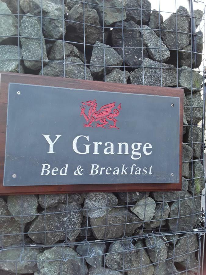 Llanfihangel-y-Creuddyn Y Grange B&B 외부 사진