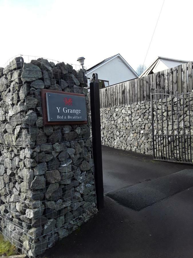 Llanfihangel-y-Creuddyn Y Grange B&B 외부 사진